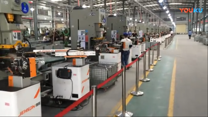 擺臂機(jī)器人生產(chǎn)導(dǎo)軌自動化連線