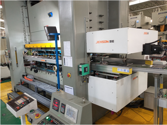 使用沖壓機(jī)械手的正確方法是什么？