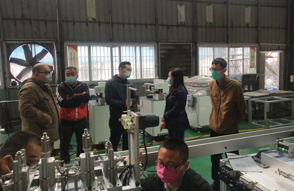 順德區(qū)經(jīng)促局工業(yè)科領(lǐng)導(dǎo)蒞臨捷瞬沖壓機器人考察