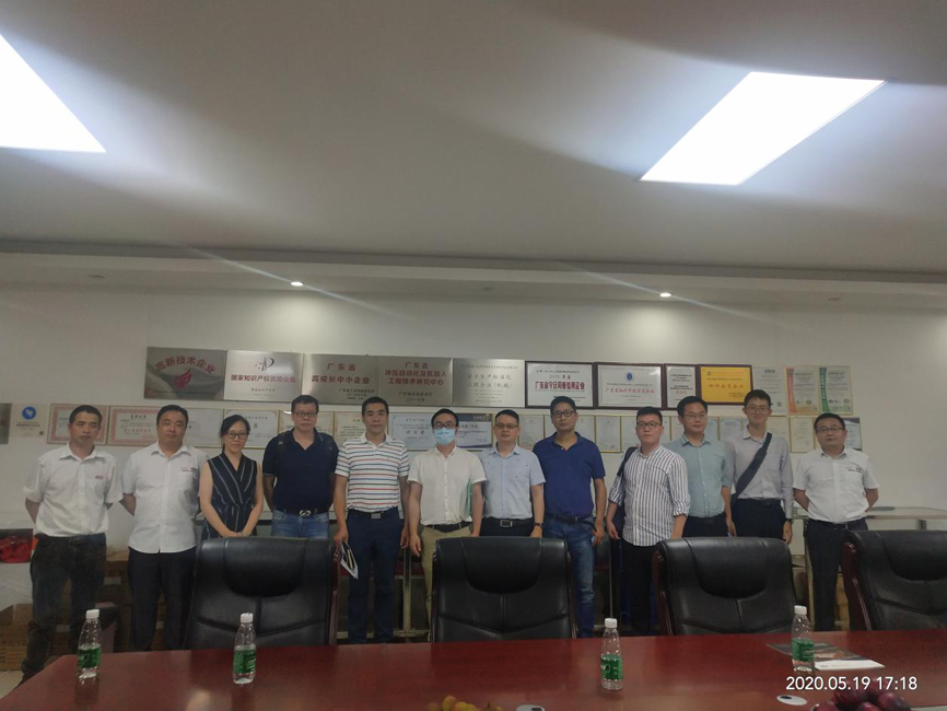 佛山市工信局技術創(chuàng)新科領導、專家調研凱碩自主機器人情況