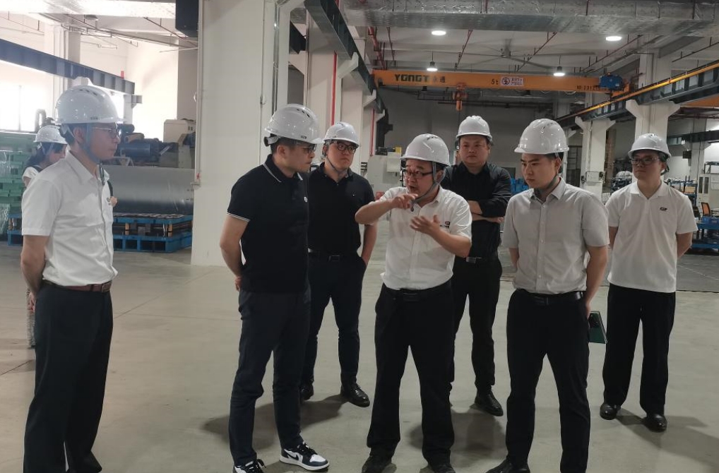 長沙市岳麓高新技術產業(yè)開發(fā)區(qū)管理委員會一行蒞臨捷瞬考察學習