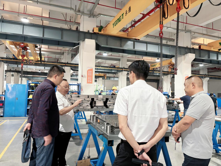 菱角湖管理區(qū)領(lǐng)導(dǎo)一行蒞臨凱碩集團考察交流